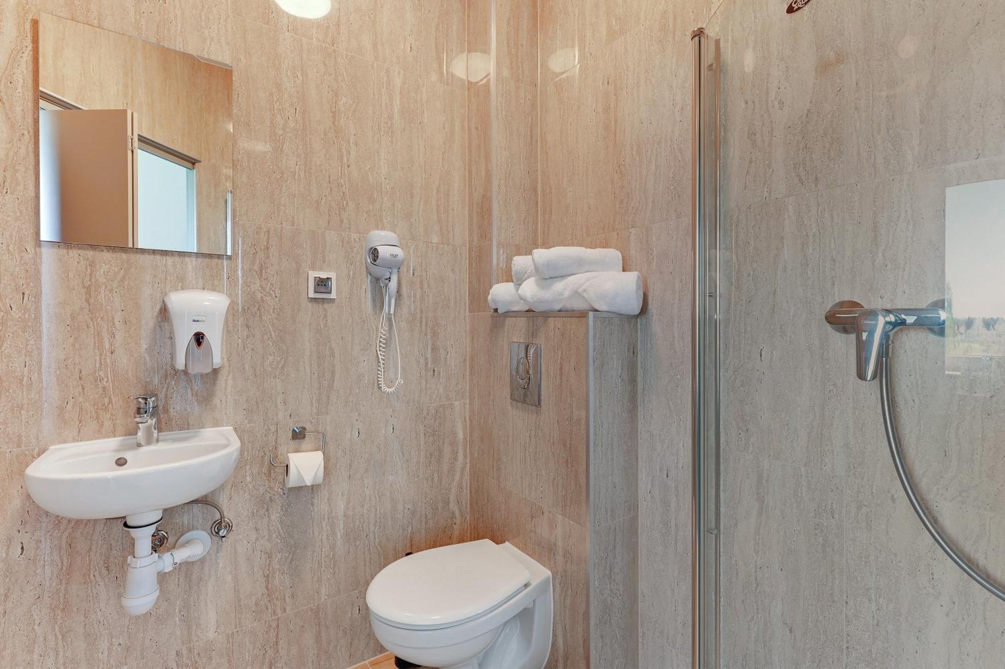 Mile Gdansk Airport & Parking Dlugoterminowy Bed & Breakfast Eksteriør bilde